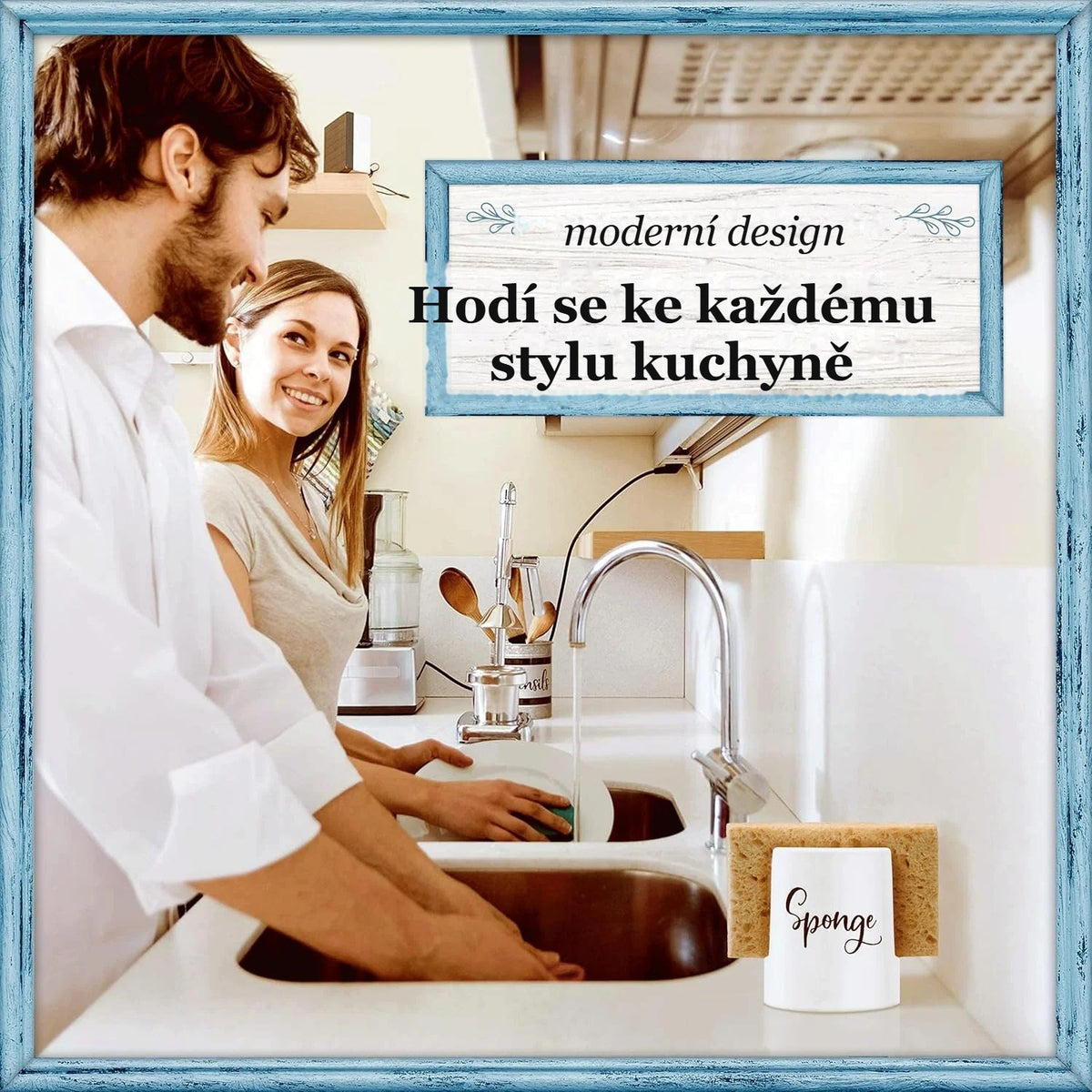 Pár v moderní kuchyni, ke které se keramický držák na houbičku hodí