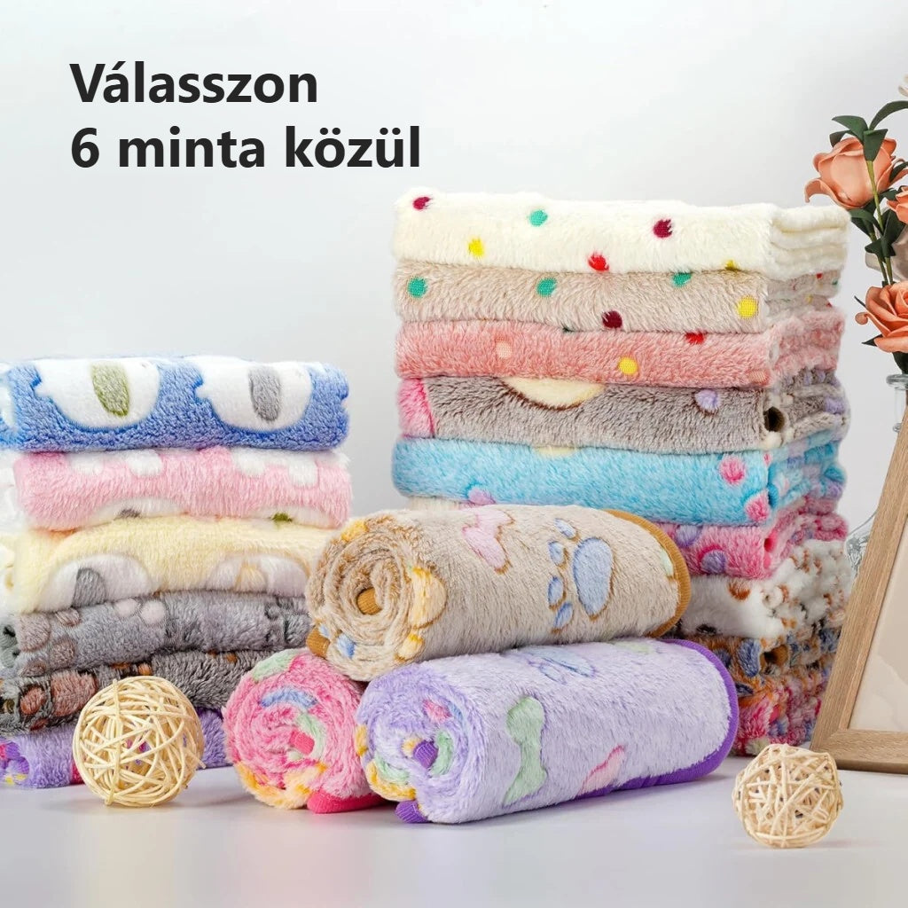 Mintás kutyatakarók egymásra halmozva, többféle mintában