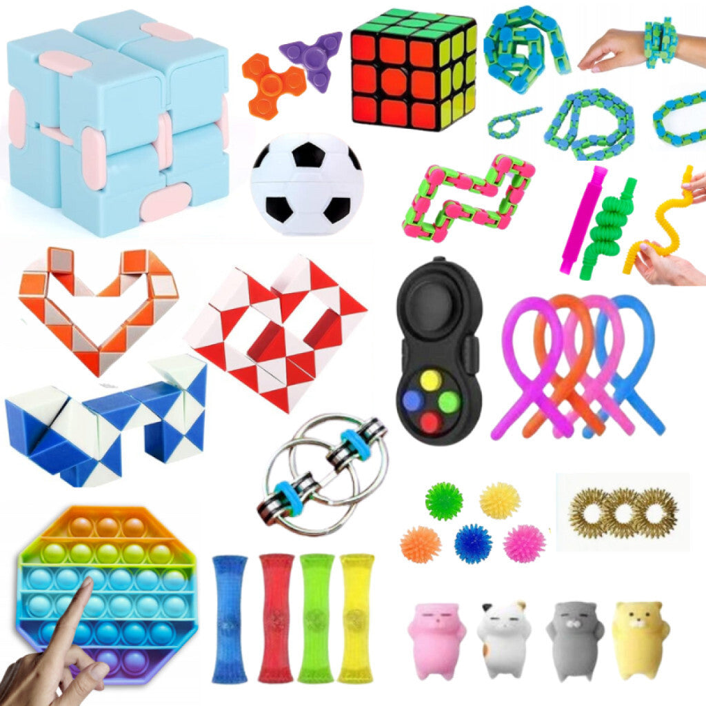 Exemple de jucării fidget pe fundal alb: pop it, cub infinit, cub magic, tuburi extensibile, șarpe
