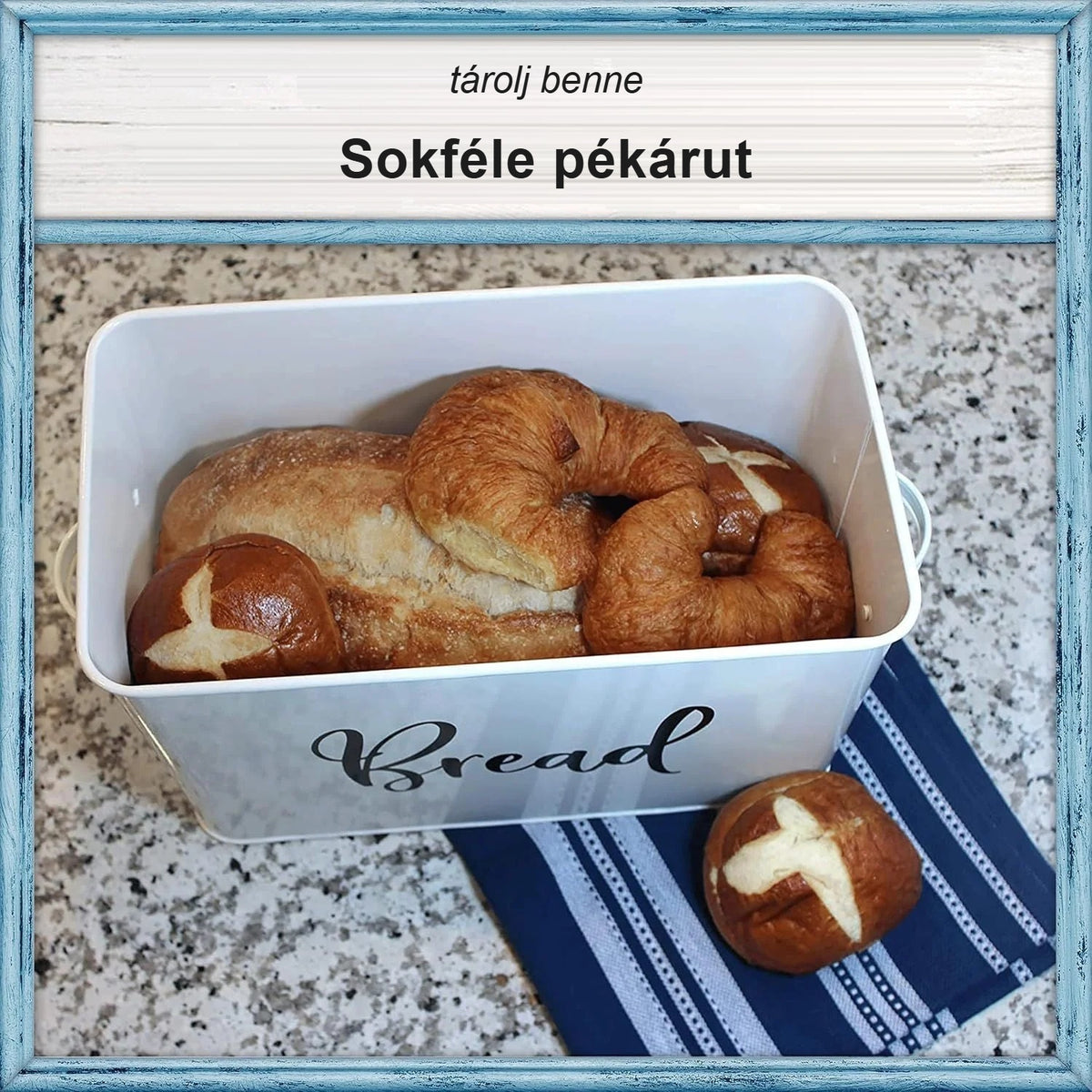 Nyitott kenyértartó tele kenyérrel és péksüteménnyel