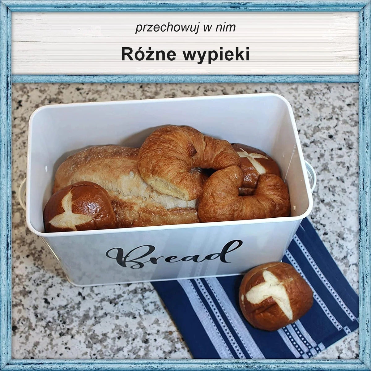 Otwarty chlebak pełen chleba i wypieków