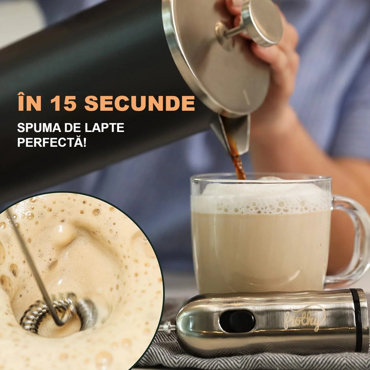 Prepararea spumei pentru latte cu spumatorul manual, într-o cană
