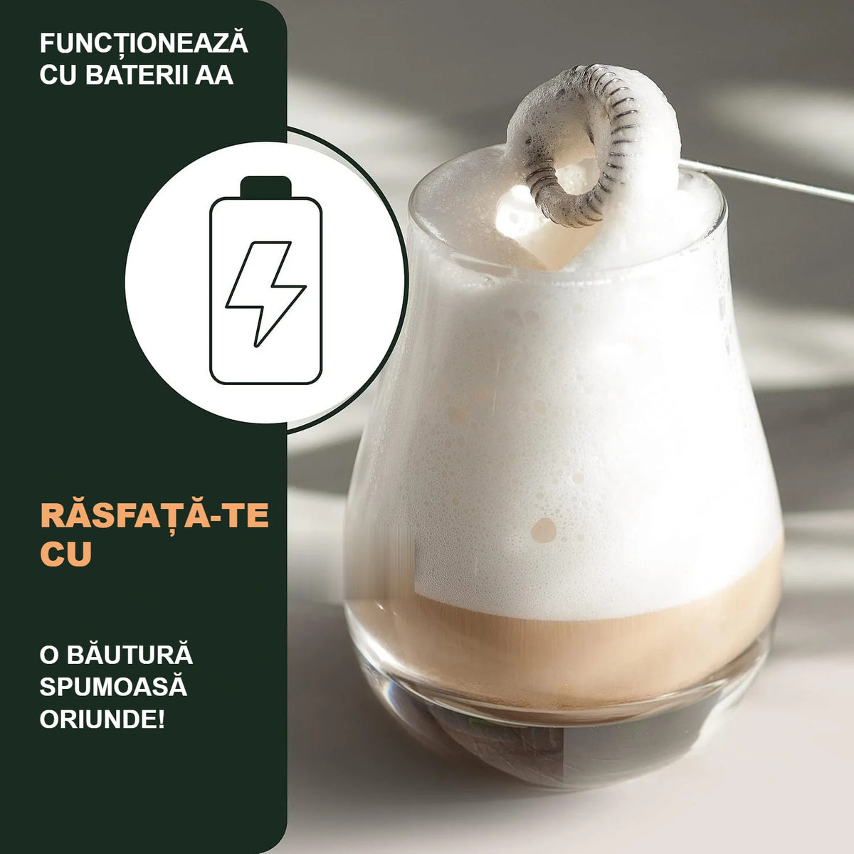 Spumator de lapte pe baterii cu o băutură spumoasă, funcționare cu baterii AA