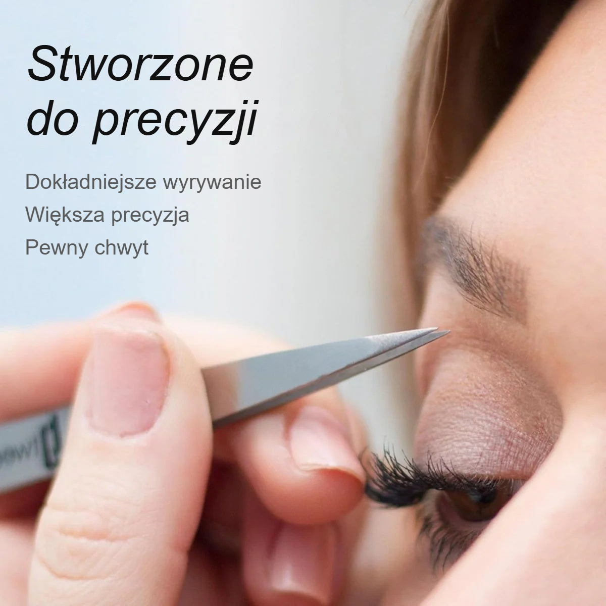 Pęseta podczas precyzyjnego wyrywania włosków z brwi