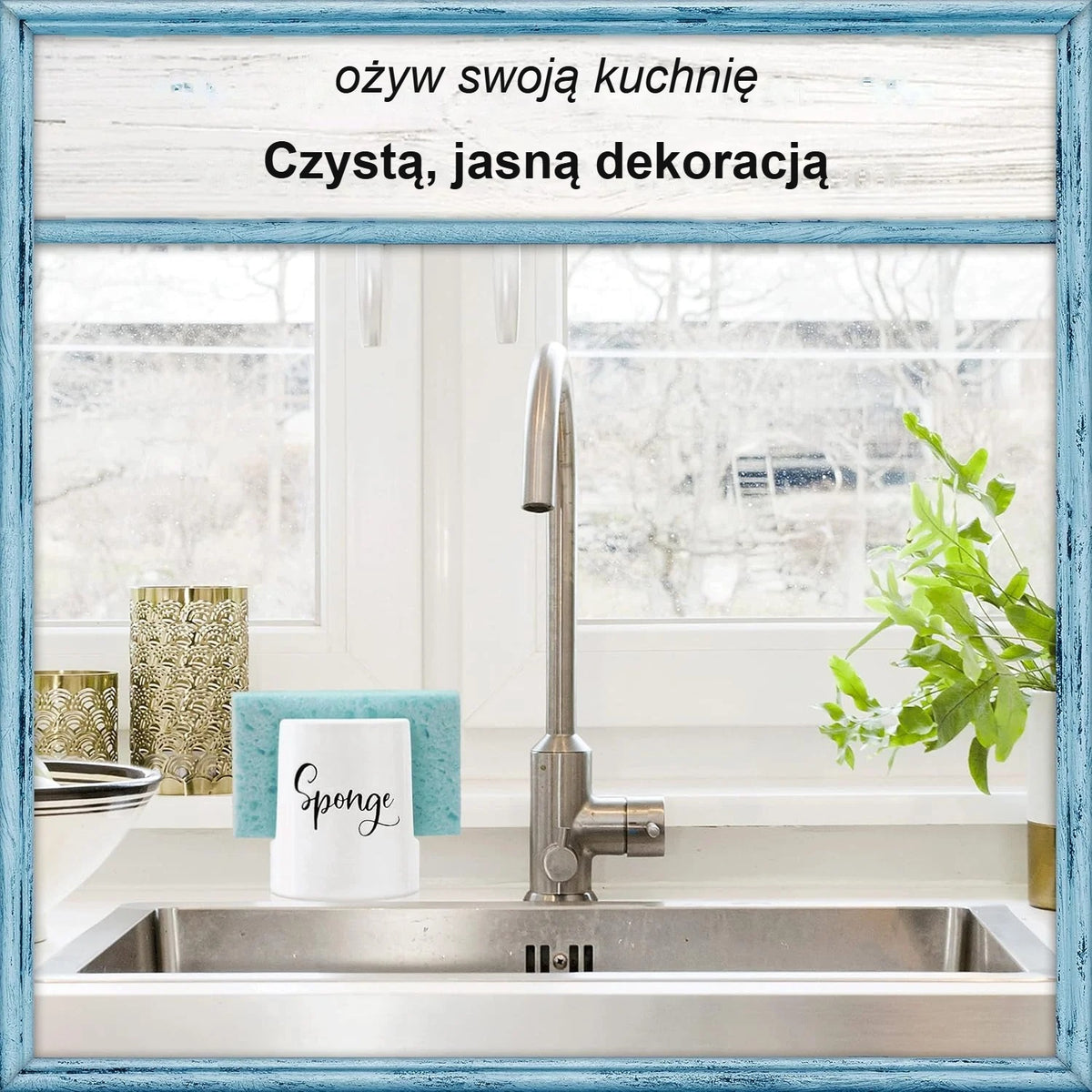 Ceramiczny uchwyt na gąbkę przy zlewie pod oknem
