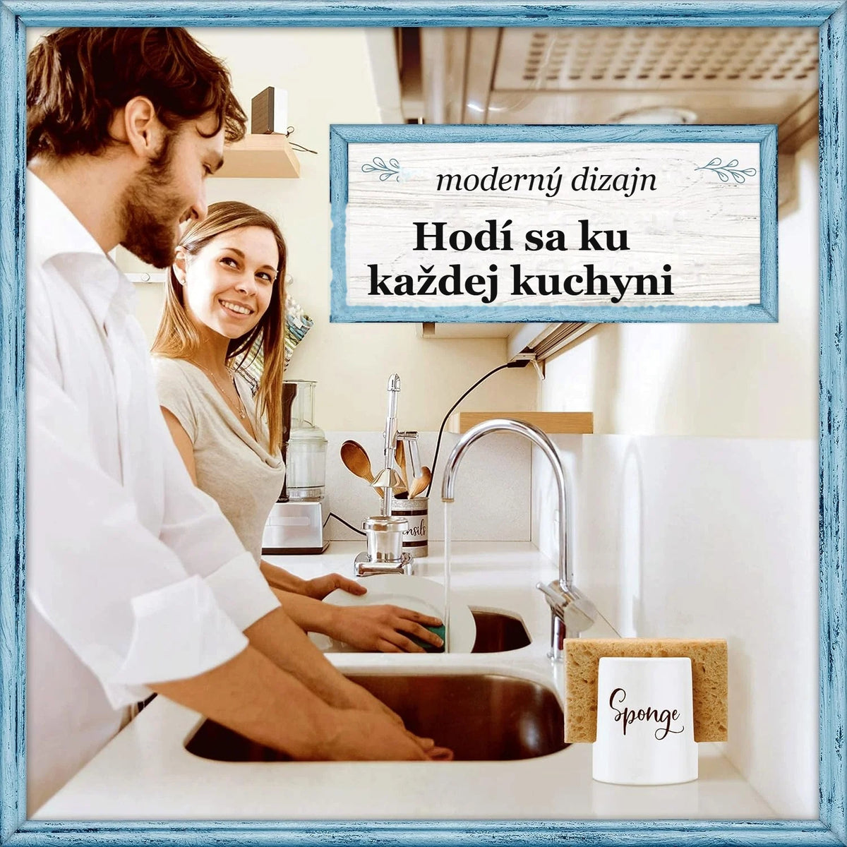 Pár v modernej kuchyni, ku ktorej sa hodí keramický držiak na špongiu