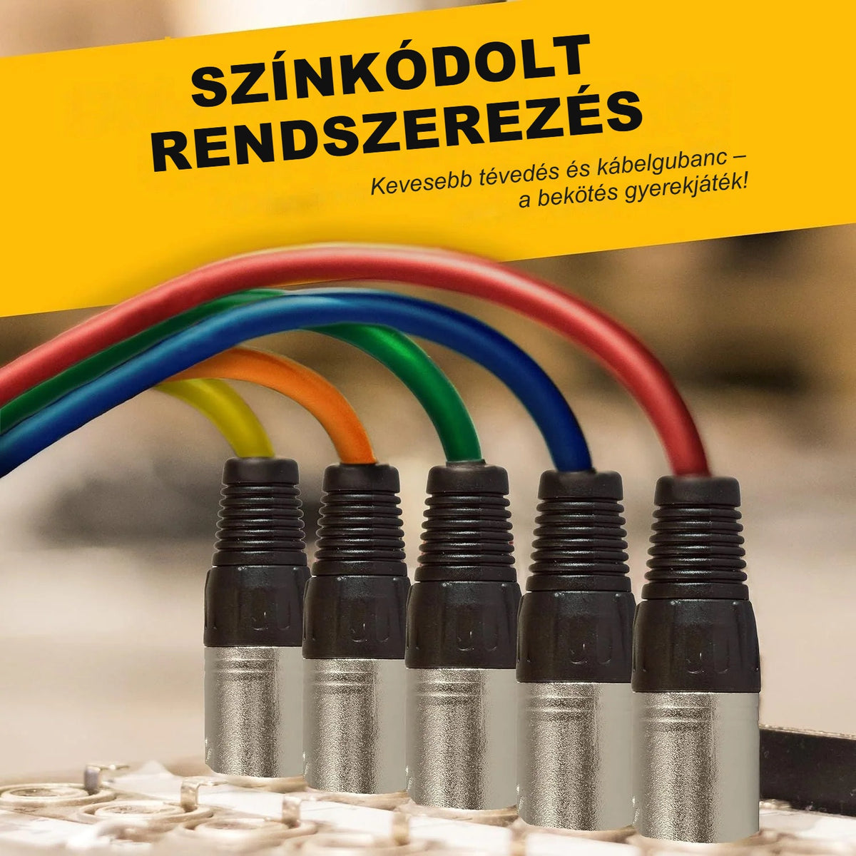 Színkódolt XLR kábelek csatlakozói egymás mellett bedugva