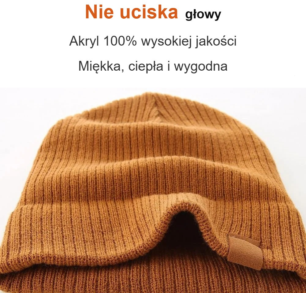 Dwuwarstwowa brązowa czapka dziecięca z bliska, elastyczny splot