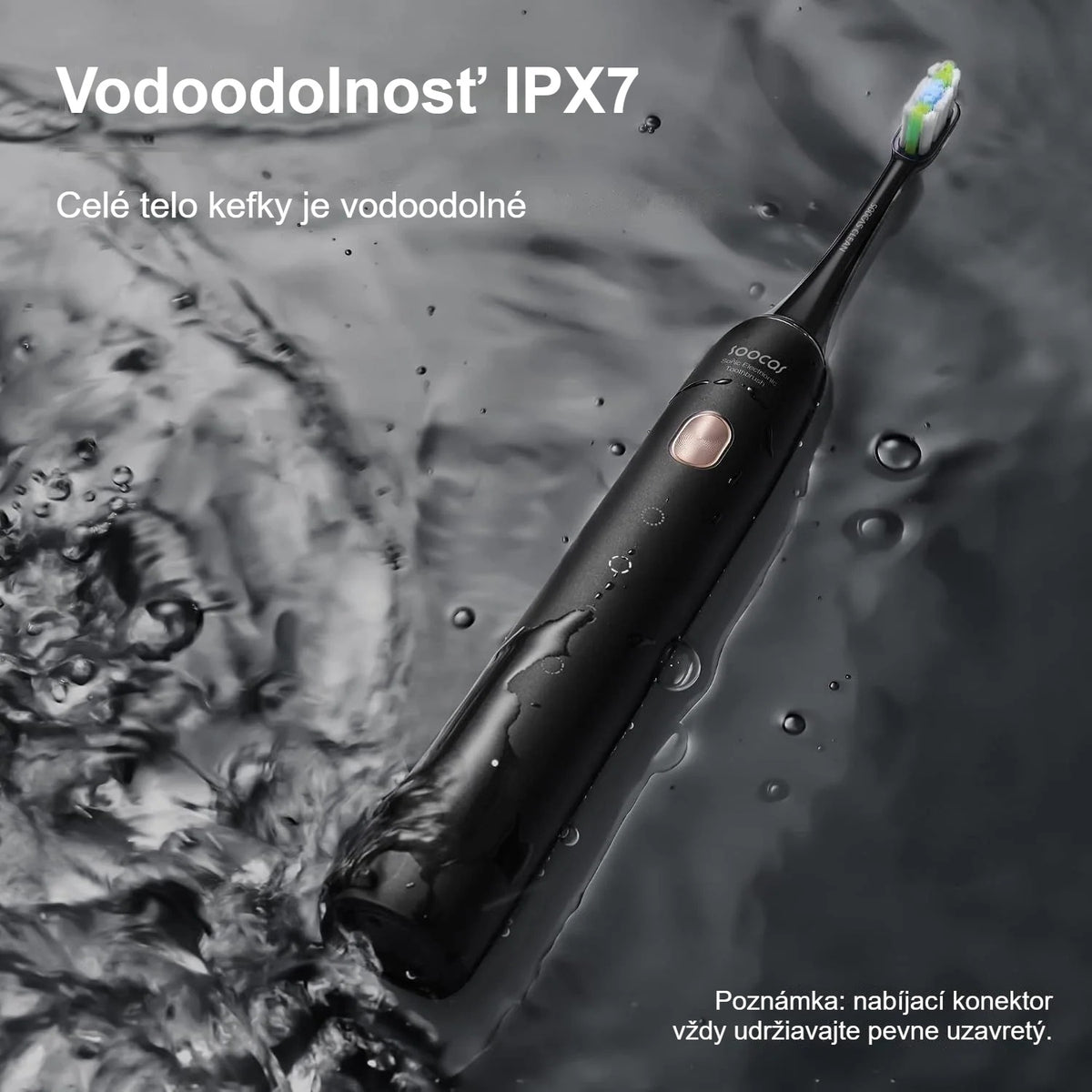 Čierna sonická elektrická zubná kefka vo vode – vodoodolnosť IPX7