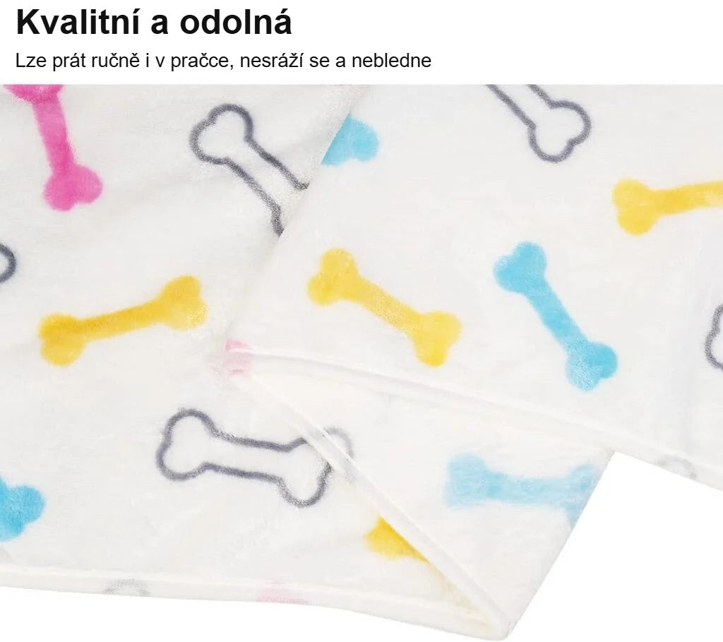 Bílá deka pro psa se vzorem kostiček, pratelná v pračce, nebledne