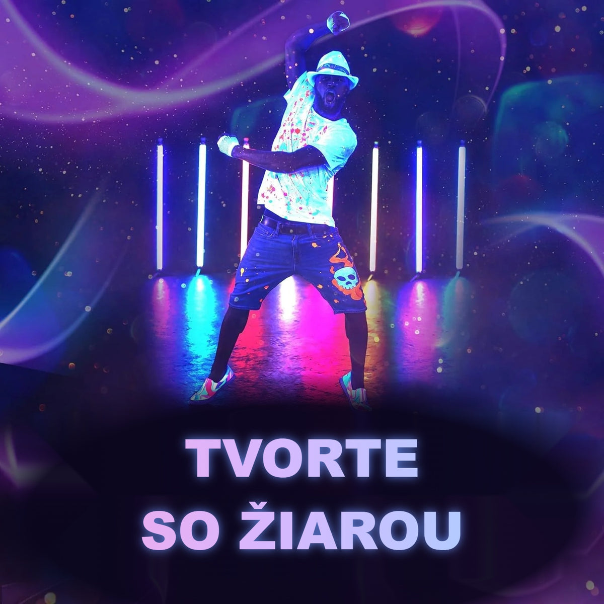 Oblečenie namaľované neónovou textilnou farbou svieti pod UV svetlom na večierku
