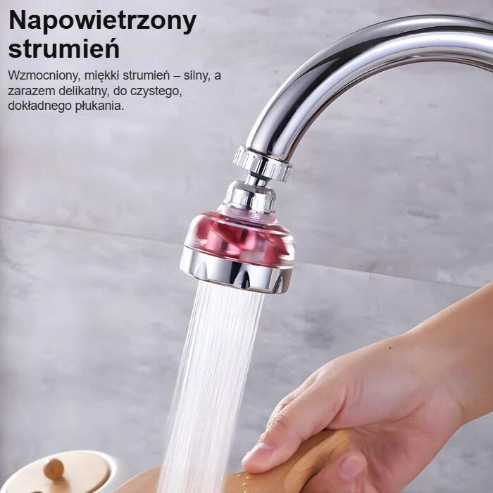 Miękki, napowietrzony strumień wody z perlatora pod dłonią
