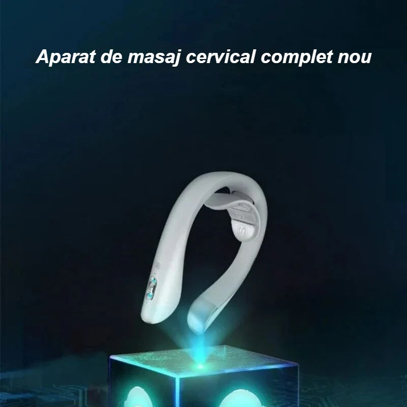 Aparat de masaj cervical alb, în lumină albastră