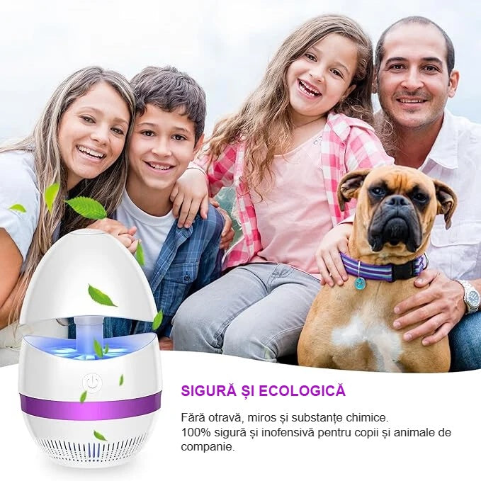 Familie cu câine, lângă lampa anti-țânțari fără substanțe chimice