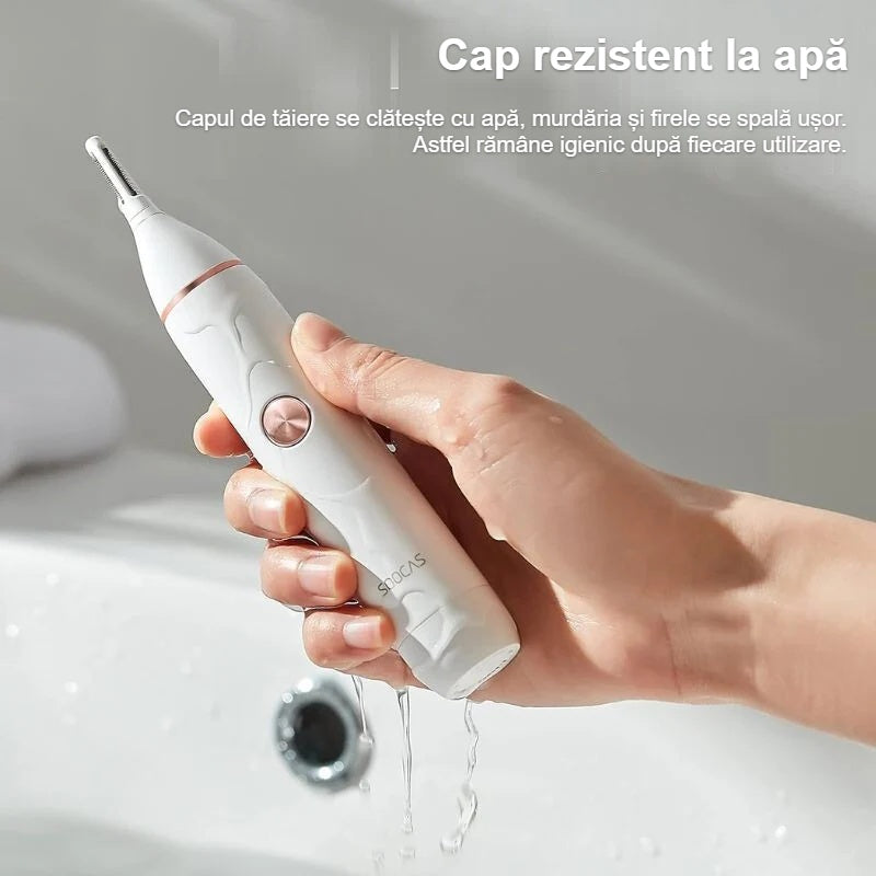 Capul de tăiere al trimmerului pentru nas, clătit sub jet de apă