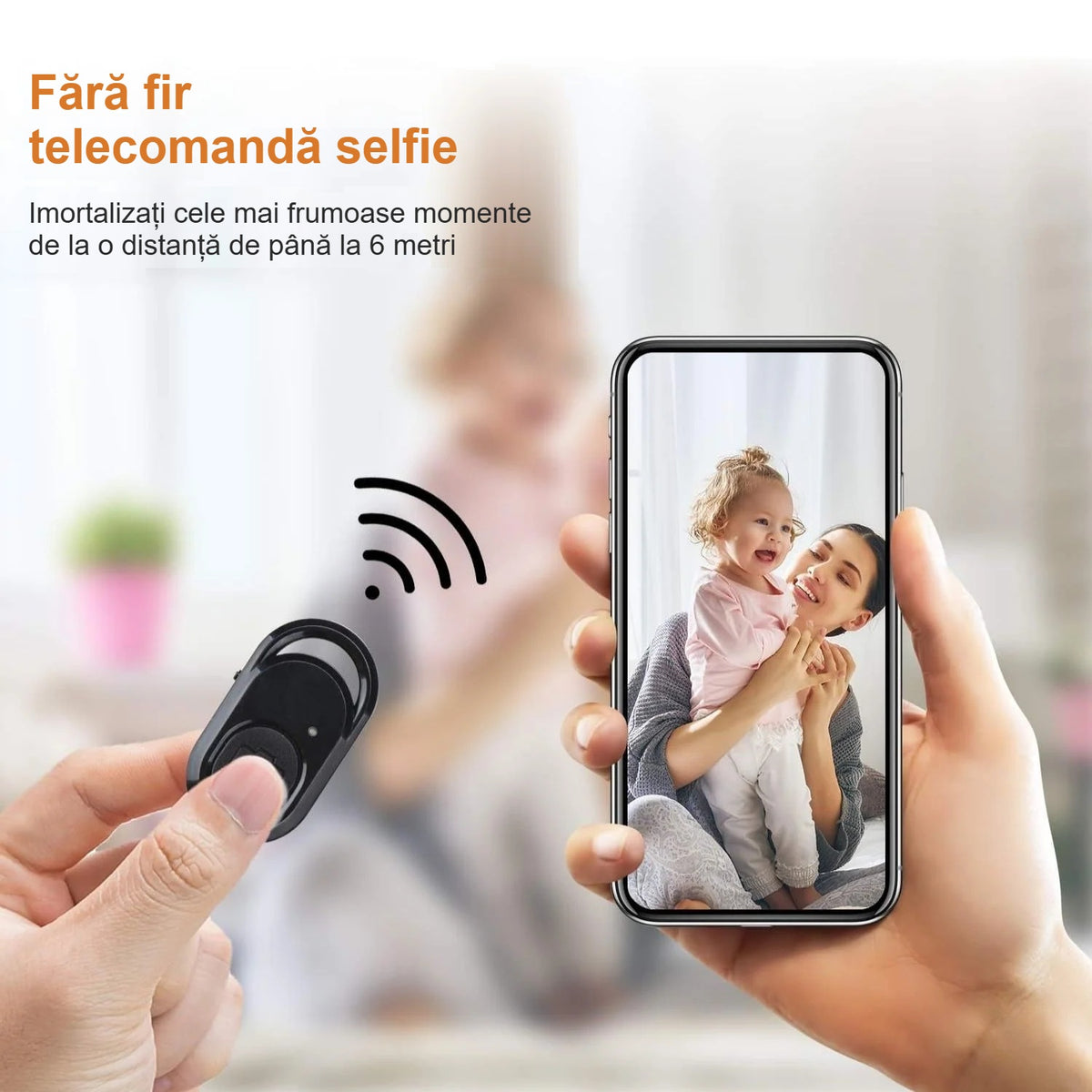 Telecomandă Bluetooth pentru selfie în mână, pe telefon o fotografie de familie