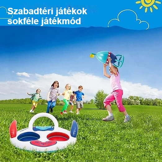 Gyerekek játszanak a felfújható UFO játékkal a füvön