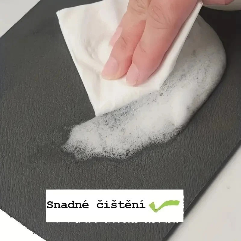 Otírání povrchu podložky pod baterii, snadno se čistí