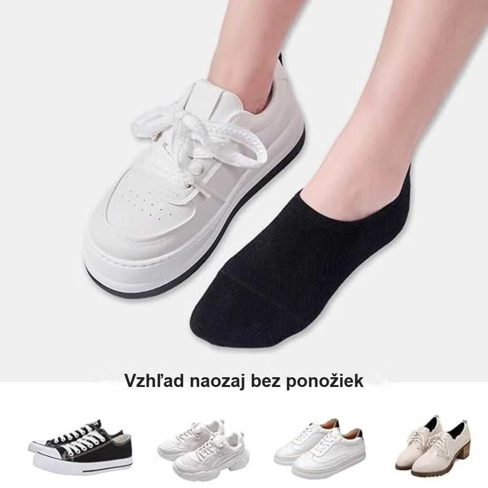 Ponožky do tenisiek s bielou topánkou a rôzne typy obuvi
