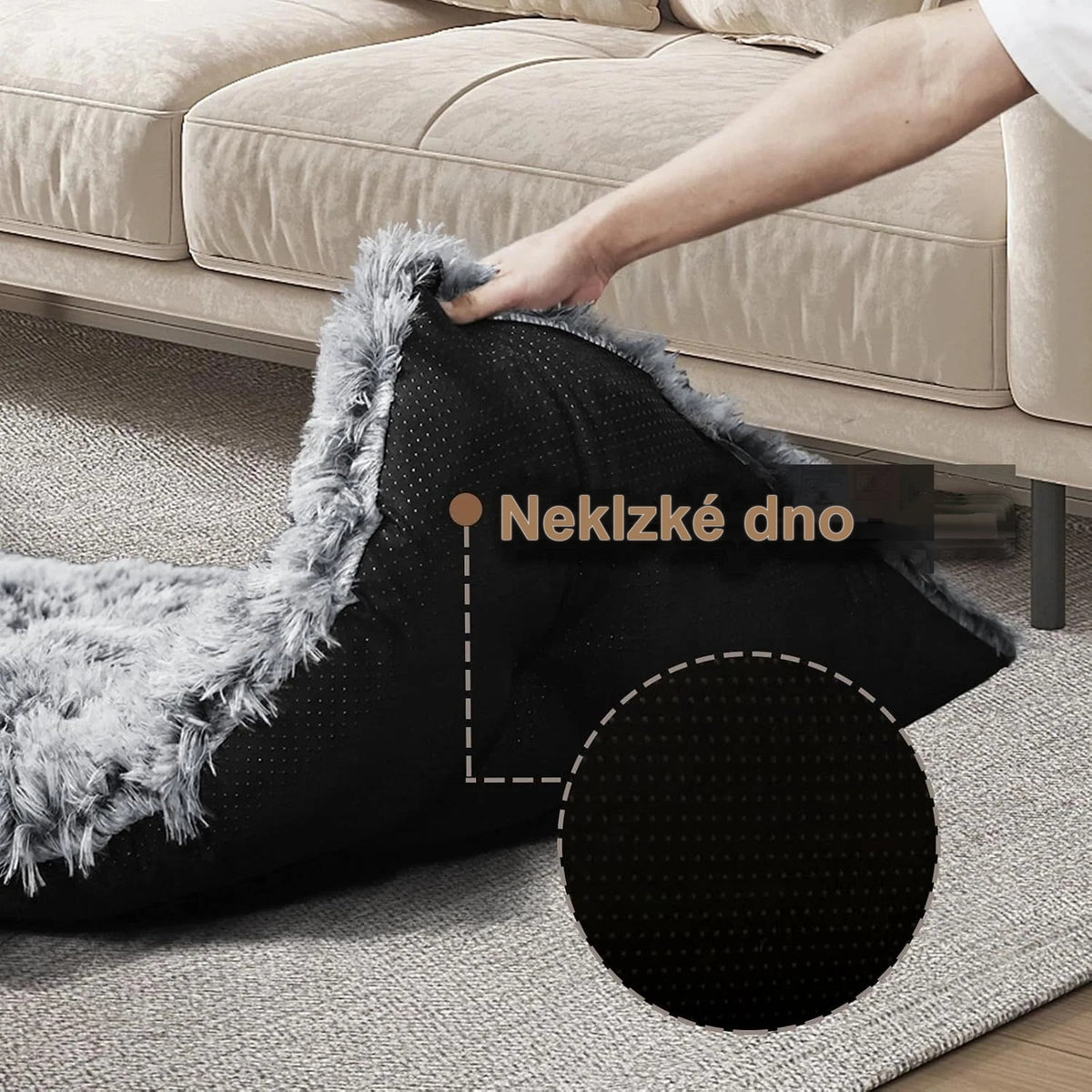 Protišmykové dno pelechu pre psa s ohnutým rohom