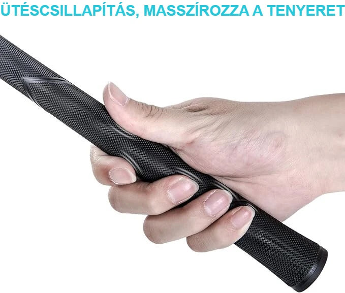 Kéz fogja az ütéscsillapító jumbo golfütő markolatot