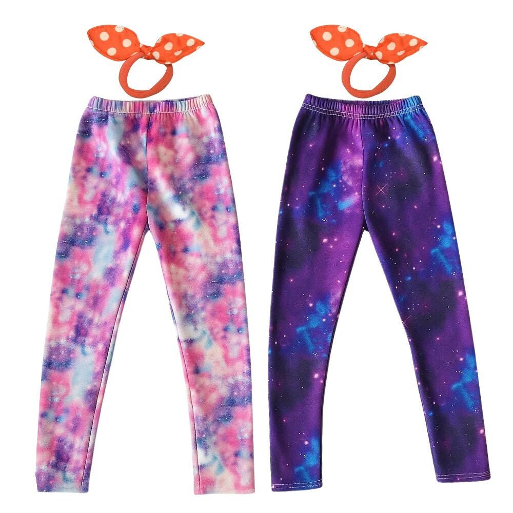 Galaxy-Motiv Fleecegefütterte Winter-Kinderleggings – 2 Thermohosen + 2 Haargummis