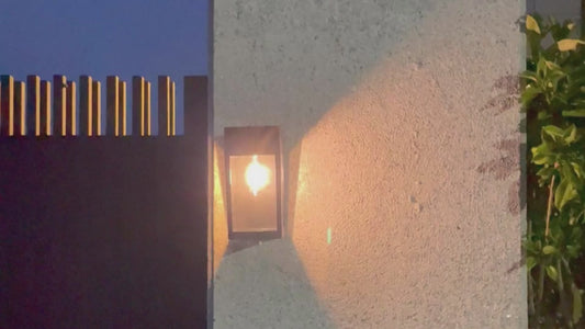 Solárna vonkajšia nástenná lampa 2 ks – retro lampáš, automatická, vodoodolná IP65, JeeYee